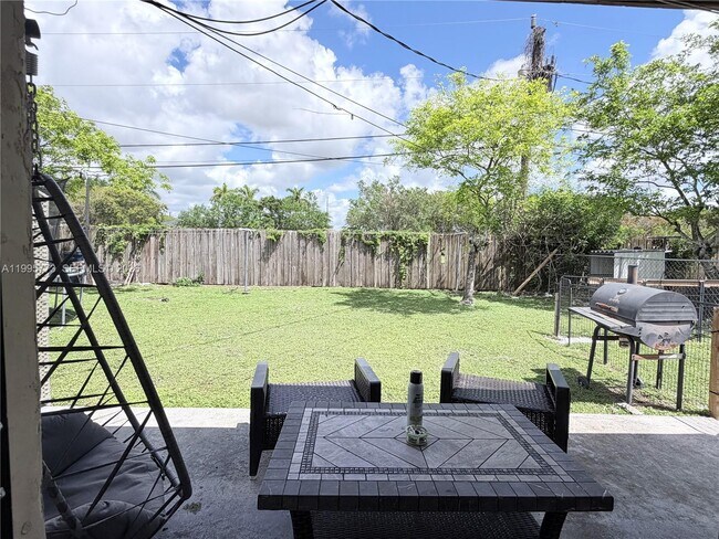 Building Photo - 954 NW 14th St