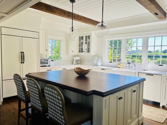 Building Photo - 3 Field Club Ln