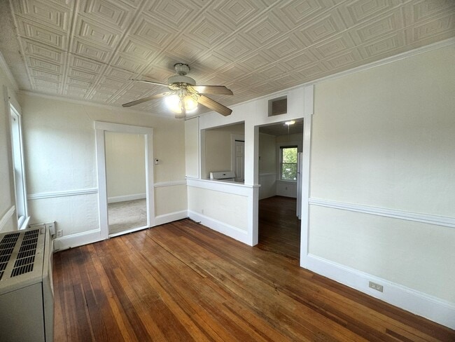 Building Photo - 4 Central St