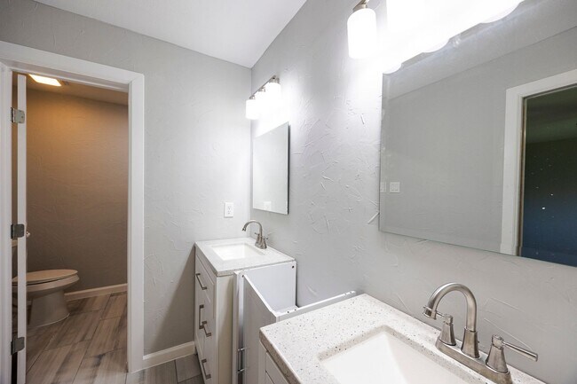 Building Photo - Beautifully remodeled single story home --3 bedrooms, 2 Full baths, and large Covered Patio with ...