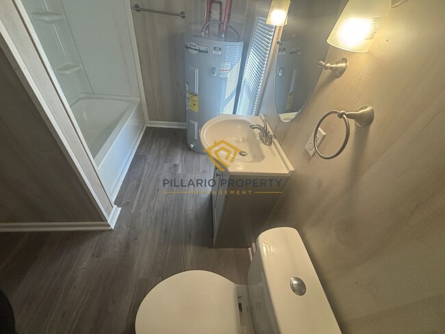 Building Photo - West Side, Close to the Airport, 1 Bedroom...