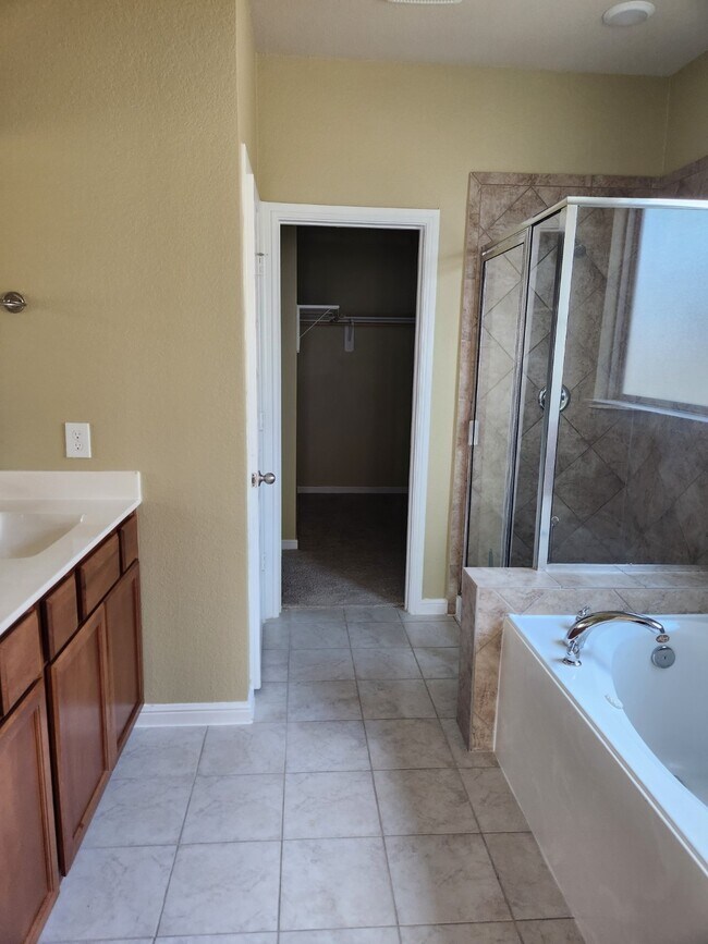 Building Photo - 8119 Bellwick Bay Ct