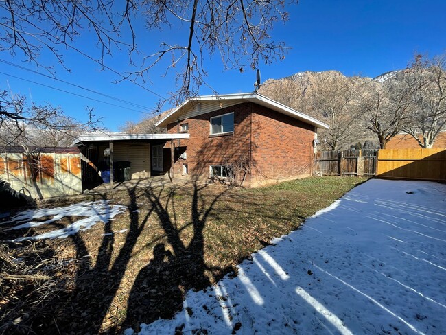 Building Photo - 4 Bed/1.5 Home Bath in Ogden