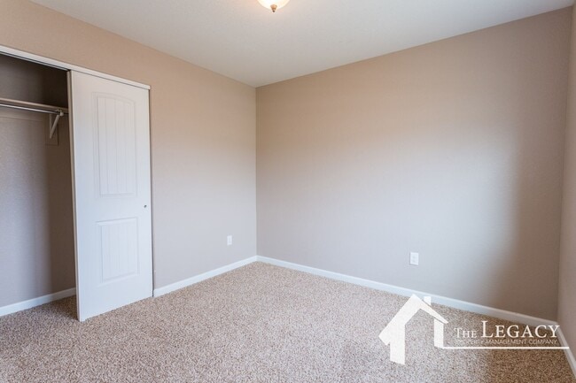 Building Photo - Westside Townhome