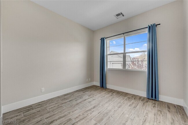 Building Photo - 3395 Stone View Ave