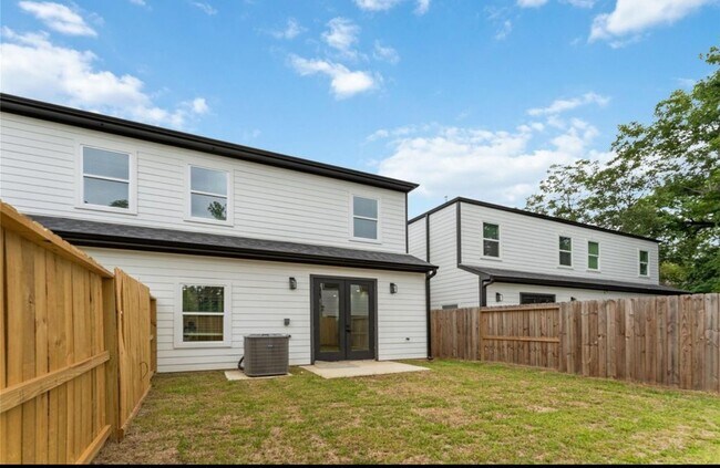 Building Photo - 4121 Shelby Cir