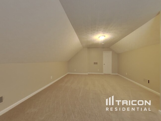 Building Photo - 280 Chestnut Dr