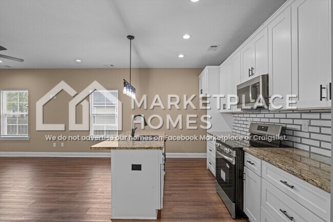 Building Photo - 108 James St