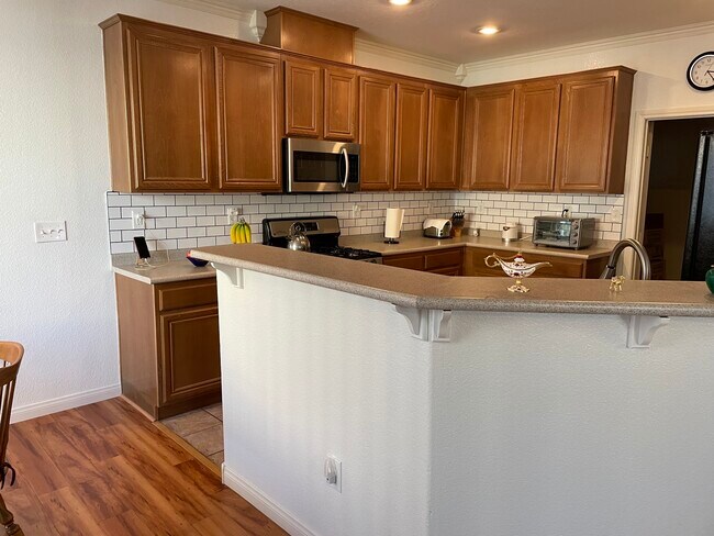 Kitchen - 3912 Sweet Pine St