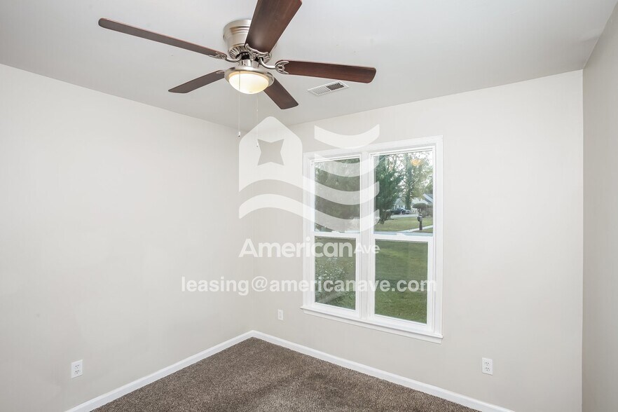 Building Photo - 2912 S Partridge Cir