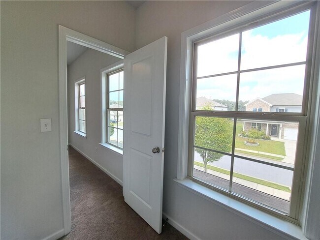 Building Photo - 3329 Long Creek Dr