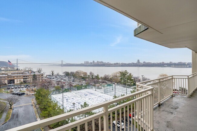 Building Photo - 1055 River Rd