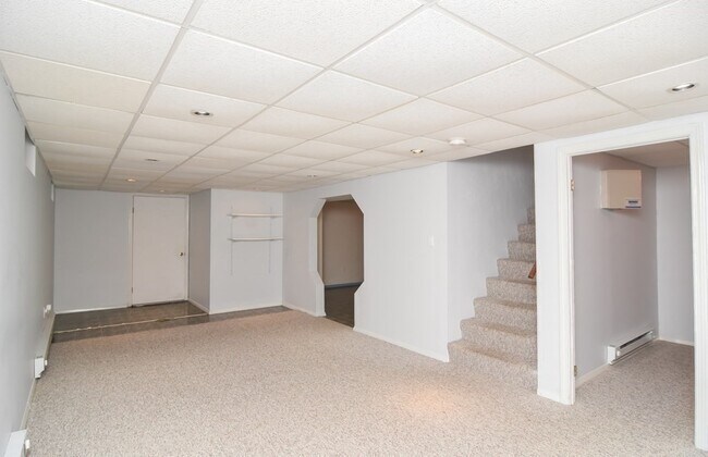 Building Photo - 23 Burr St