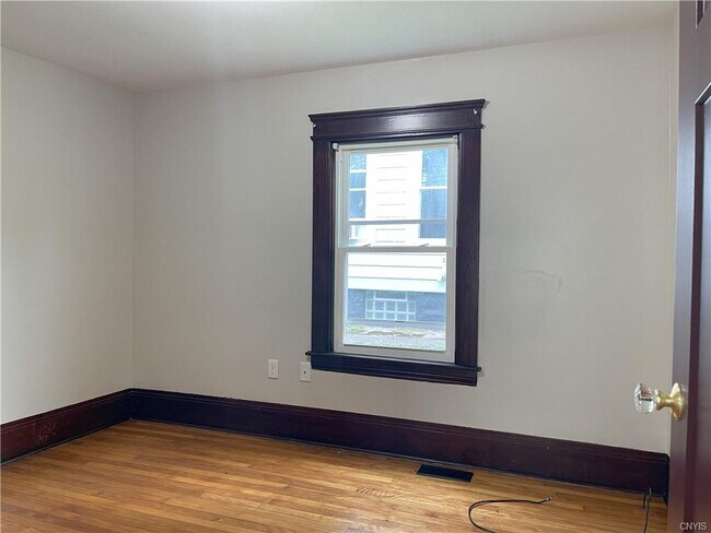 Building Photo - 307 Milton Ave