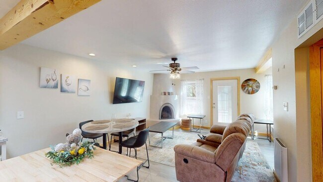 Building Photo - Vista Del Sur