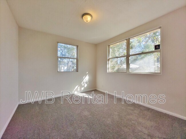 Building Photo - 1593 W 21st St