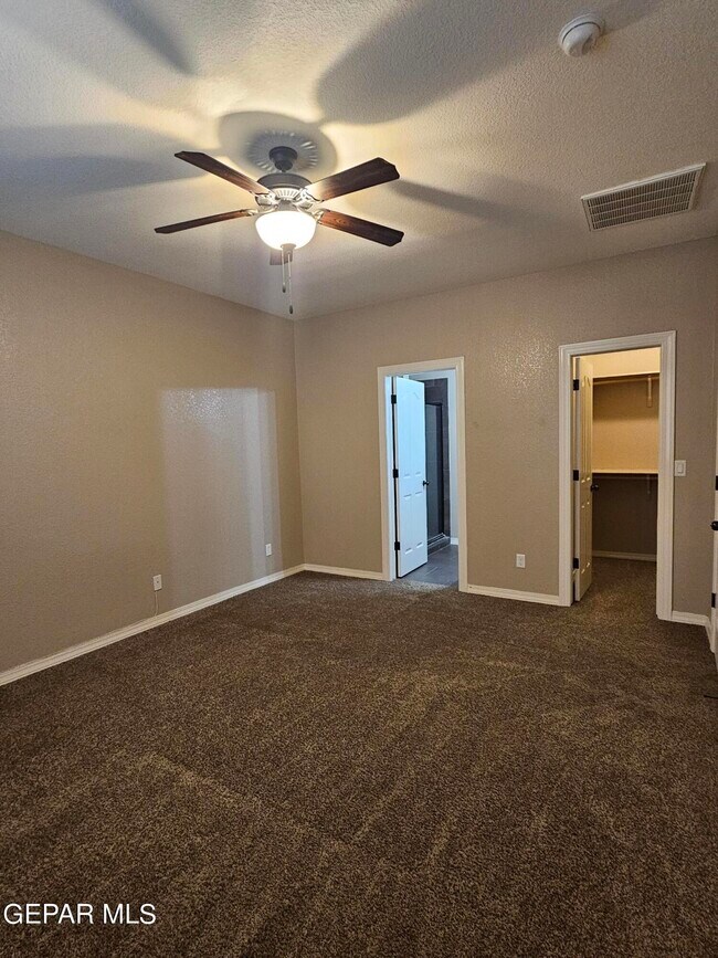 Building Photo - 14328 S Cave Ave
