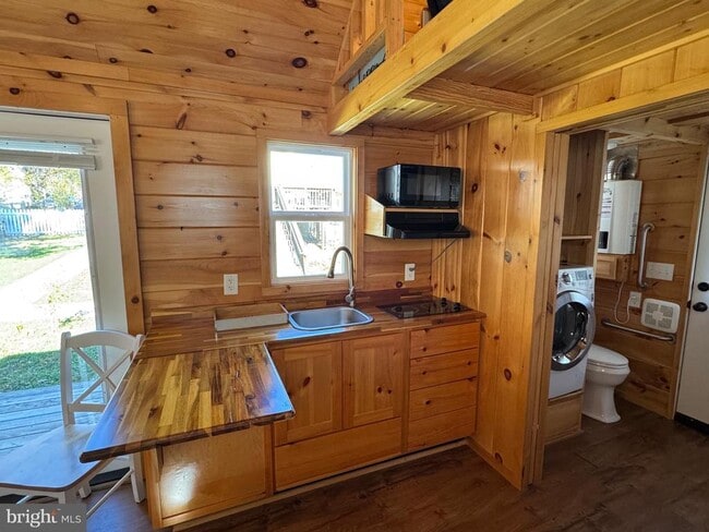 Building Photo - 12 W Loudoun St