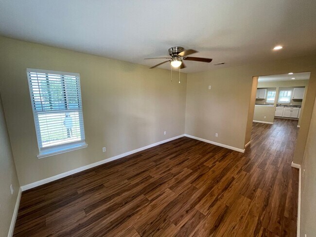 Building Photo - 9711 Thaxton Rd