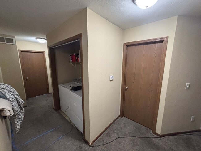 Building Photo - Your Dream Home Awaits – Gorgeous 4 Bed / 2.5 Bath with Spacious Backyard & Attached Garage