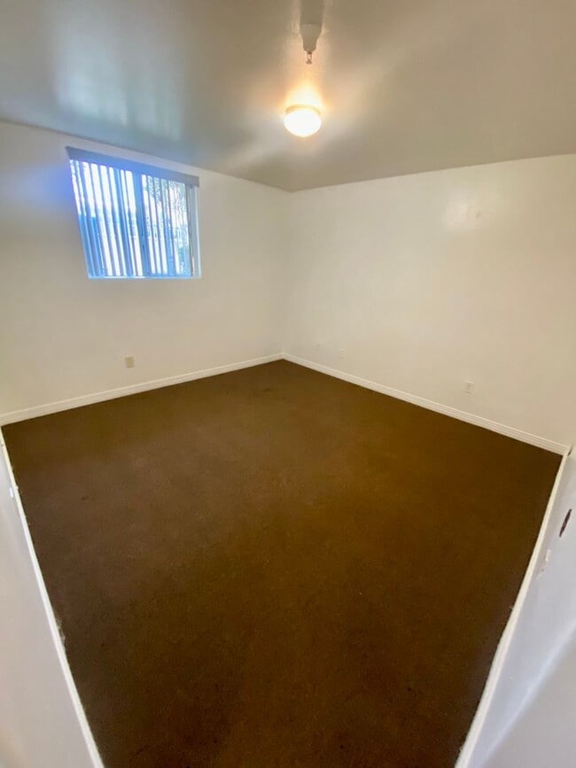 Building Photo - Spacious 4 Bed, 3 Bath Townhouse in Torran...