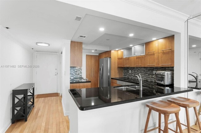 Building Photo - 1717 N Bayshore Dr