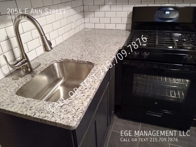 Building Photo - 2054 Ann St