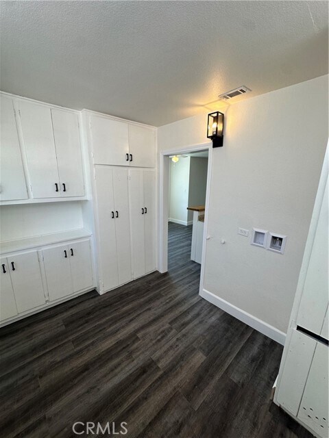 Building Photo - 454 S Rosario Ave