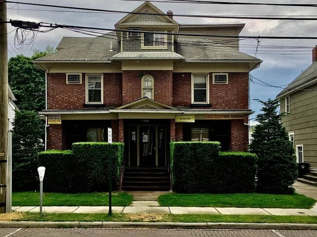 Building Photo - 400 Sumner St