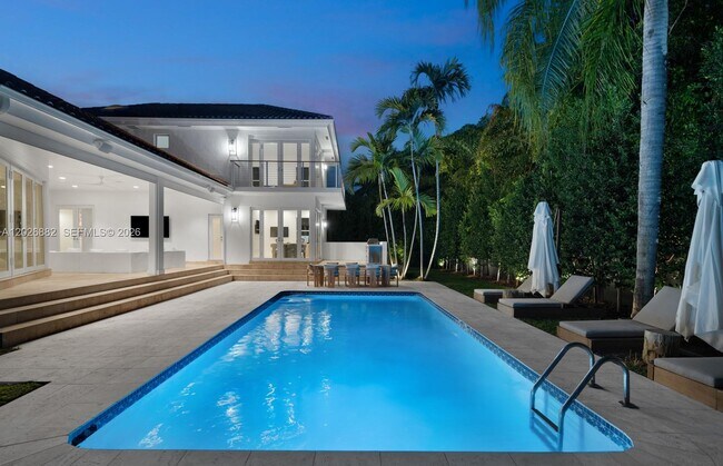 Building Photo - 7155 E Lago Dr