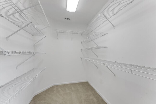 Building Photo - 420 Montclaire Dr