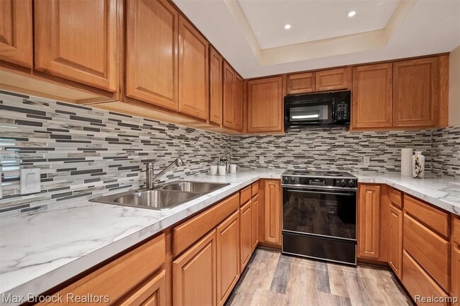 Building Photo - 3333 W Shore Dr