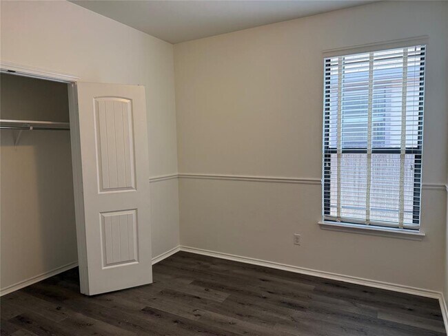 Building Photo - 812 Watson Way