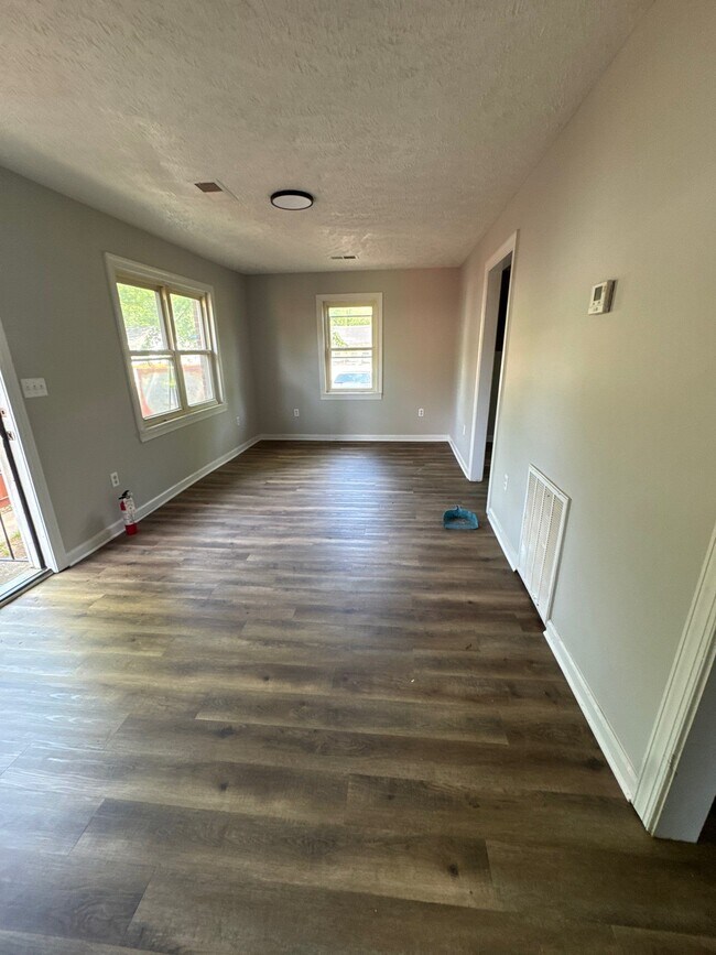 Building Photo - 811 Scott St