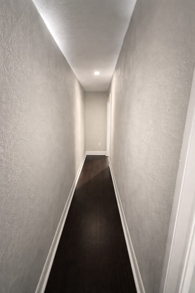 Building Photo - 818 Broad St