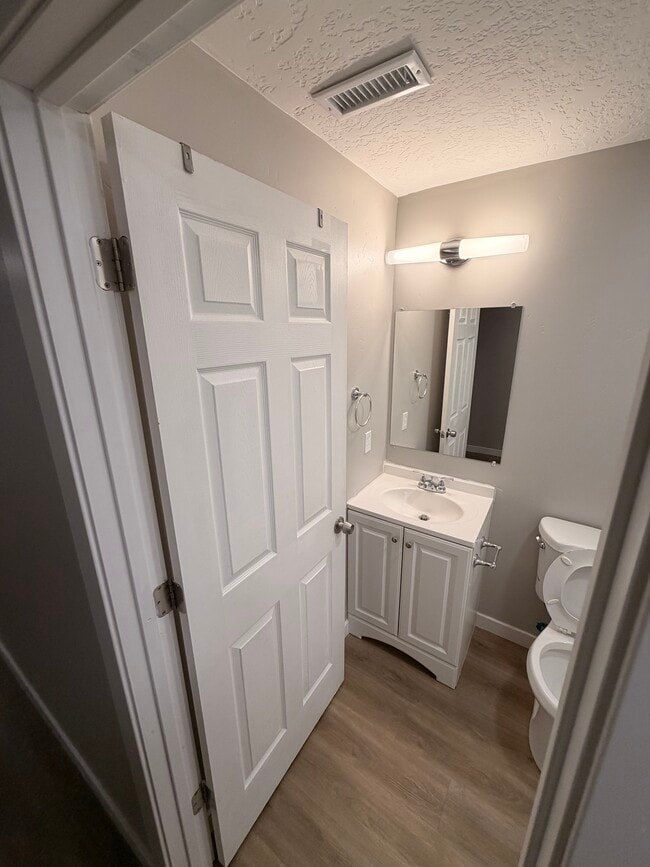 Building Photo - 4459 Pine Hollow Dr