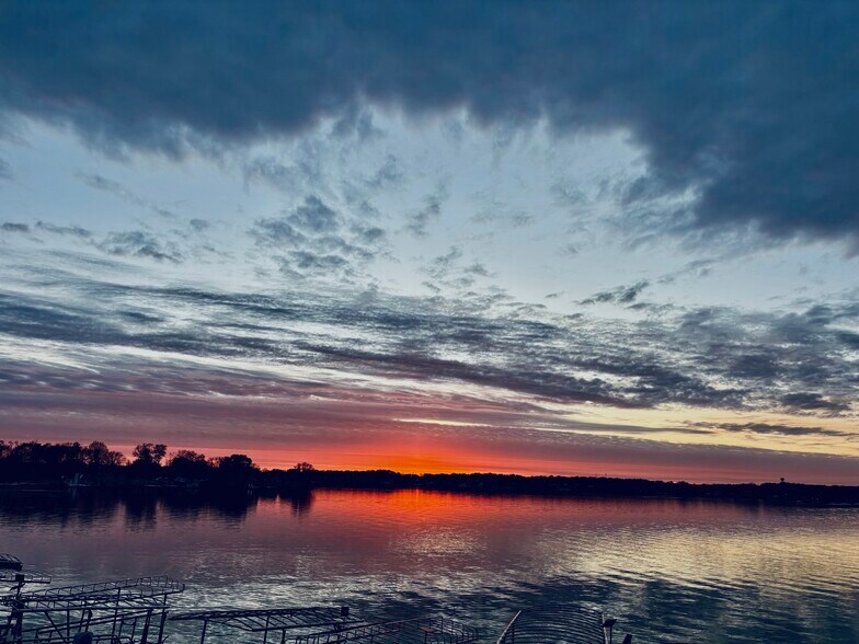 Building Photo - 13242 Lake Shore Dr