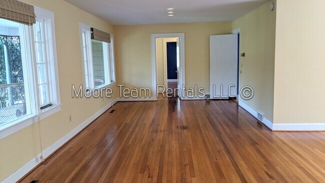 Building Photo - 2612 Haywood Rd