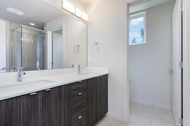 Building Photo - 3810 California Ave SW