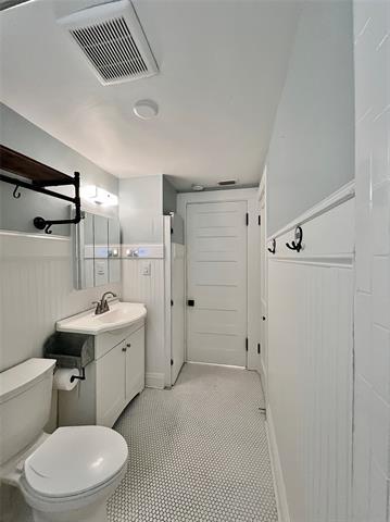 Building Photo - 713 Spring St