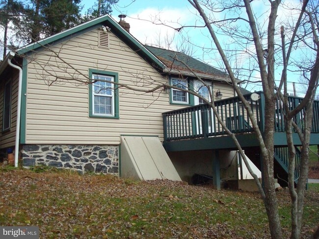 Building Photo - 605 Norway Rd