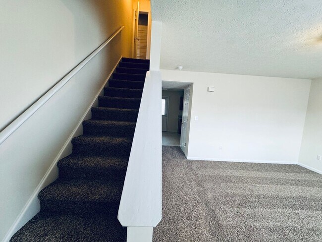 Building Photo - 412 Three Creeks Ct