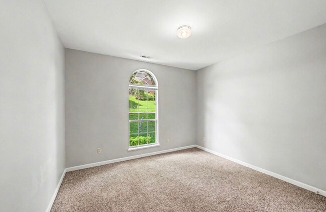 Building Photo - 629 Magnolia Ln
