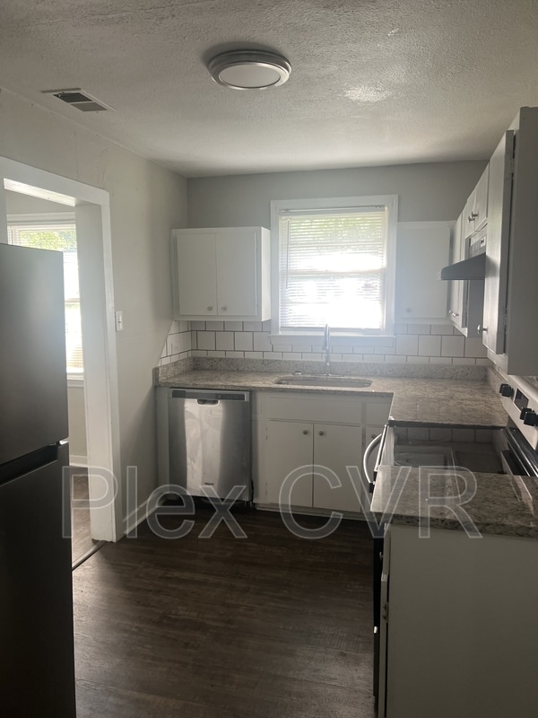 Building Photo - 825 Brooks Rd