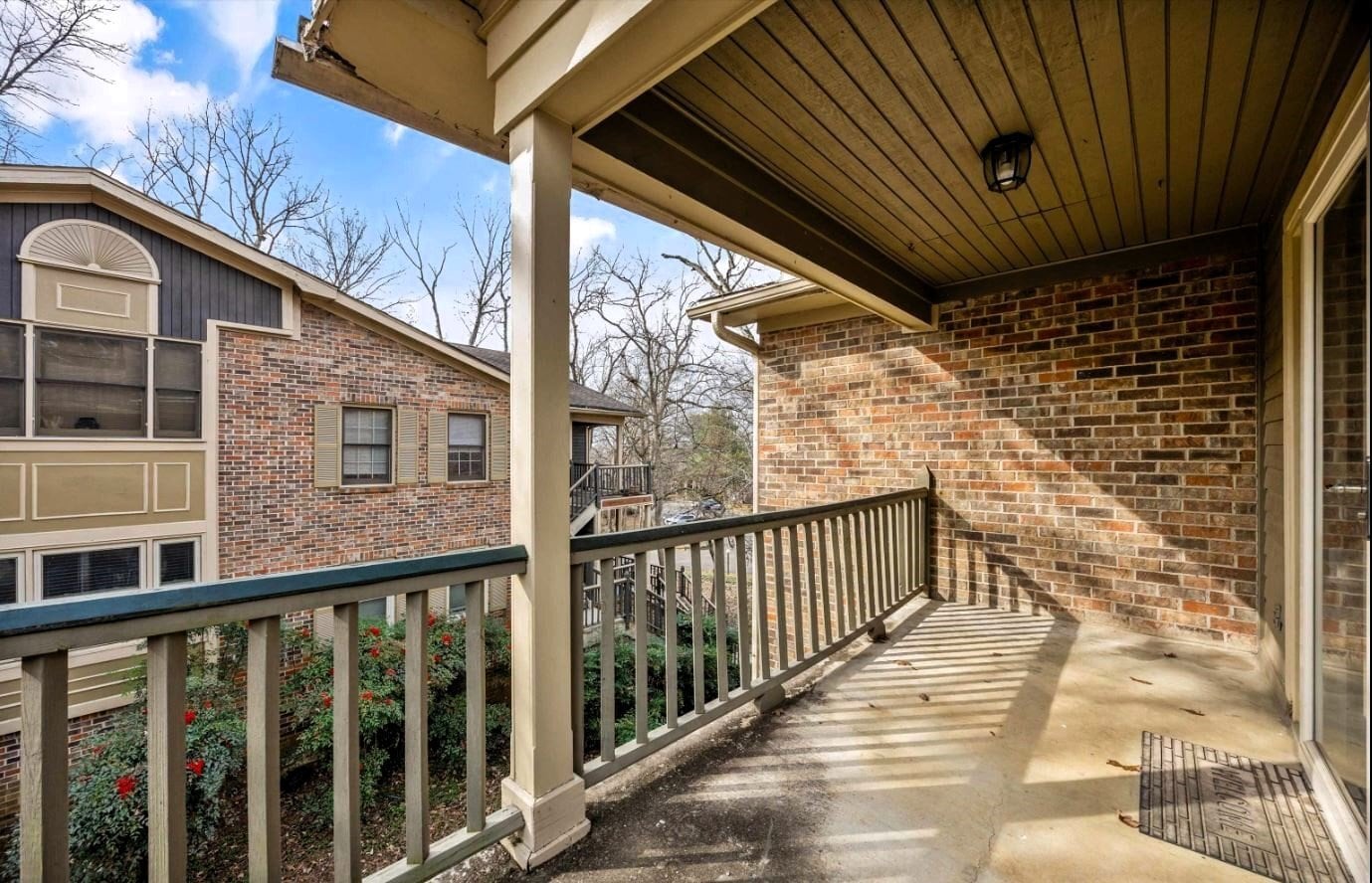 Building Photo - 2080 Woodlawn Dr SW