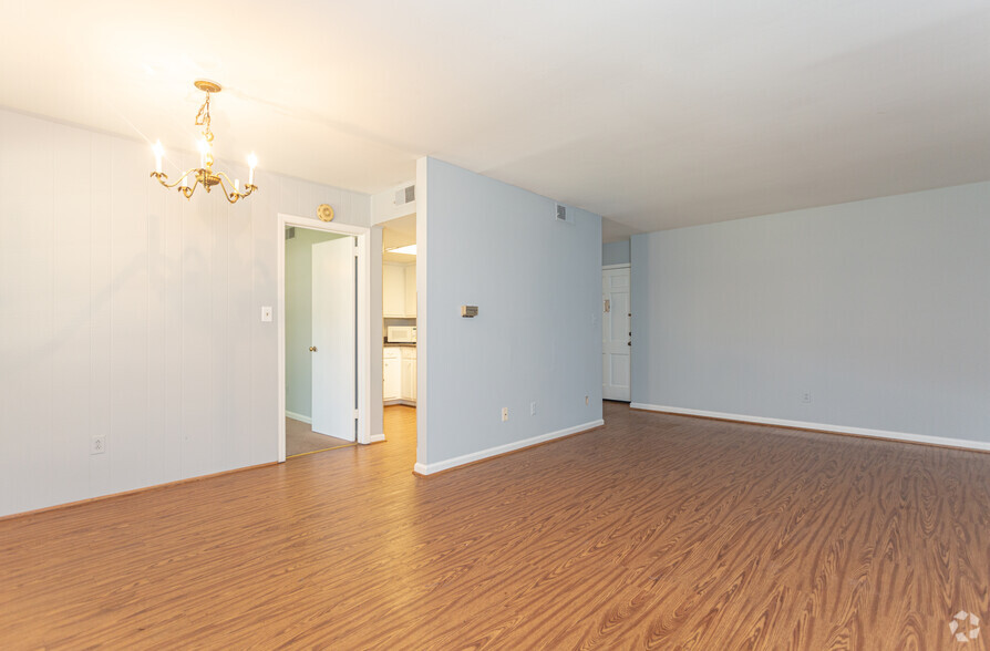 1BR, 1BA - 850 SF - Shadesmont Apartments