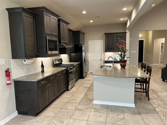 Building Photo - 8426 Bay Orchard Dr