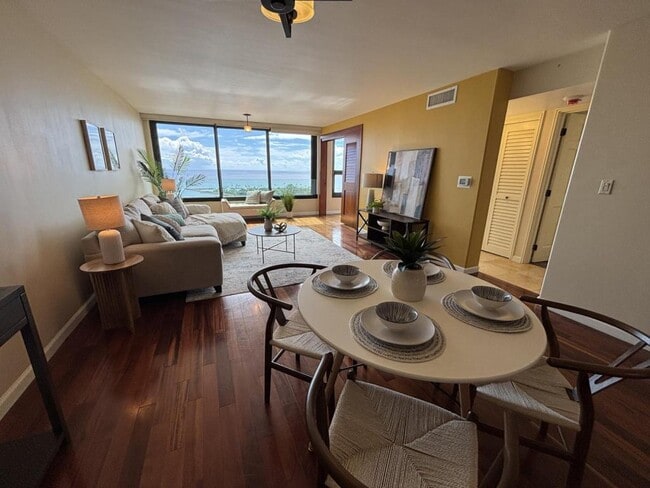 Primary Photo - 1600 Ala Moana Blvd