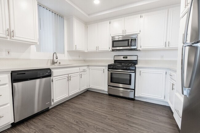 Interior Photo - Park Murietta