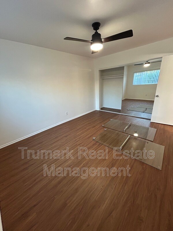 Building Photo - 555 Palm Dr